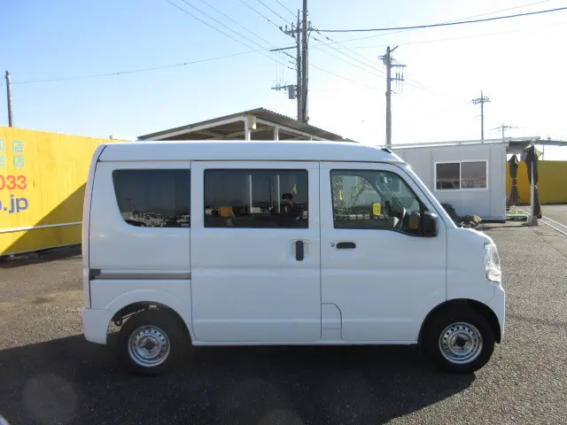 スズキ エブリイ 5BD-DA17V(4WD)の写真6
