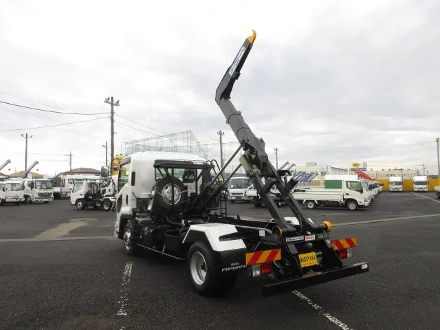 いすゞ フォワード 2RG-FRR90S4(2WD)の写真10