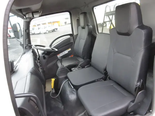 いすゞ フォワード 2RG-FRR90S4(2WD)の写真27