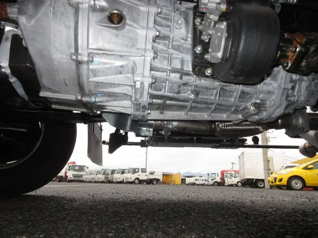 いすゞ フォワード 2RG-FRR90S4(2WD)の写真32