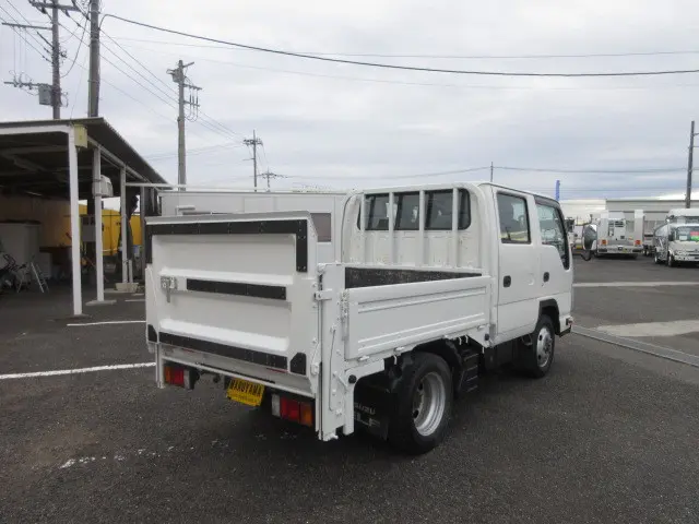 いすゞ エルフ TRG-NJS85A(4WD)の写真4