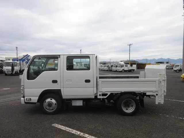 いすゞ エルフ TRG-NJS85A(4WD)の写真5