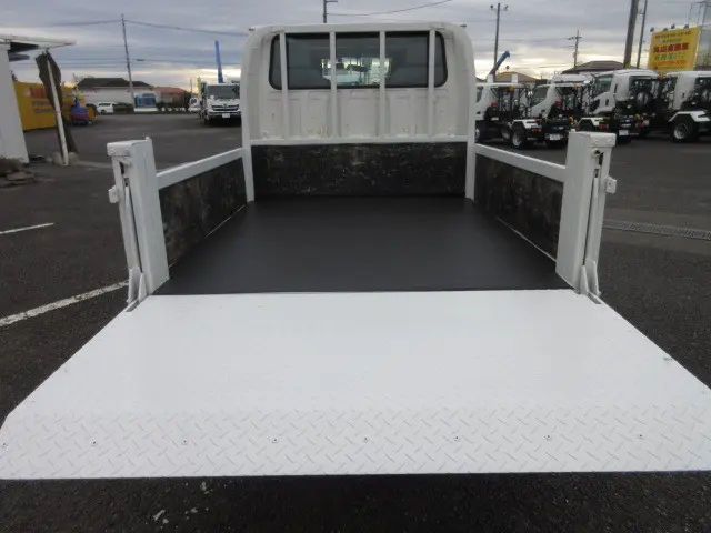 いすゞ エルフ TRG-NJS85A(4WD)の写真8