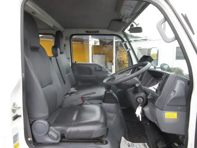 いすゞ エルフ TRG-NJS85A(4WD)の写真15