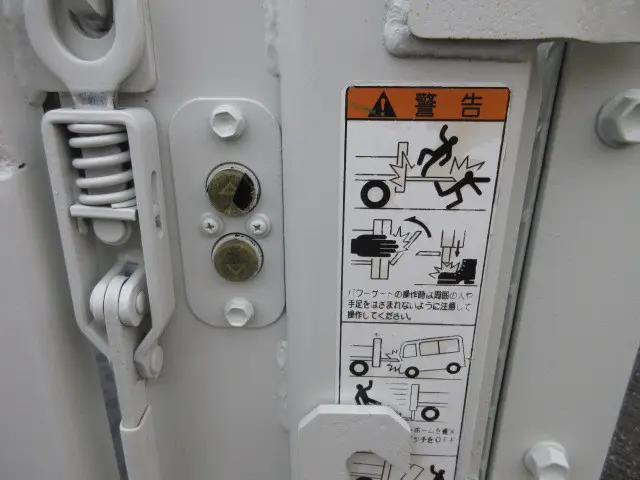 いすゞ エルフ TRG-NJS85A(4WD)の写真40