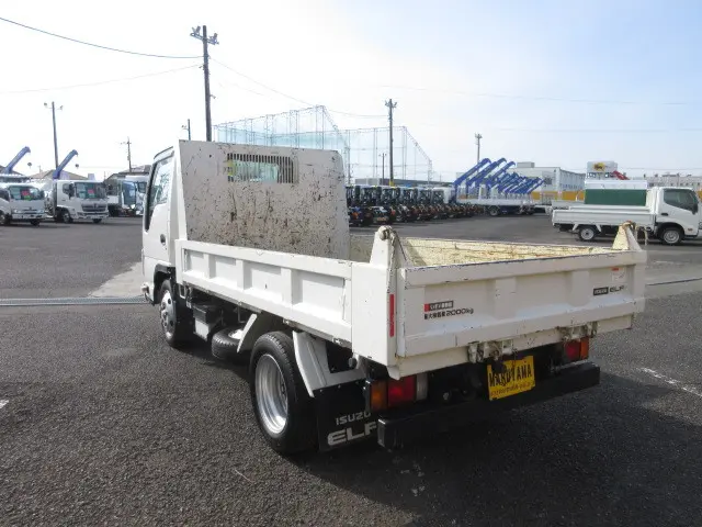 いすゞ エルフ 2RG-NJR88AN(2WD)の写真3