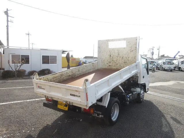 いすゞ エルフ 2RG-NJR88AN(2WD)の写真11