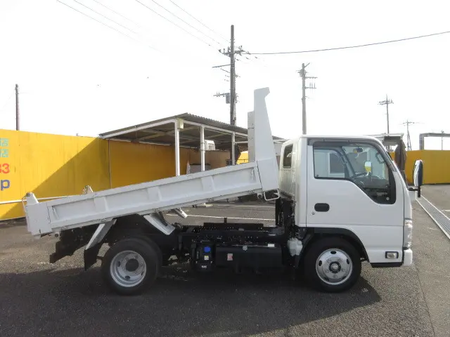 いすゞ エルフ 2RG-NJR88AN(2WD)の写真13