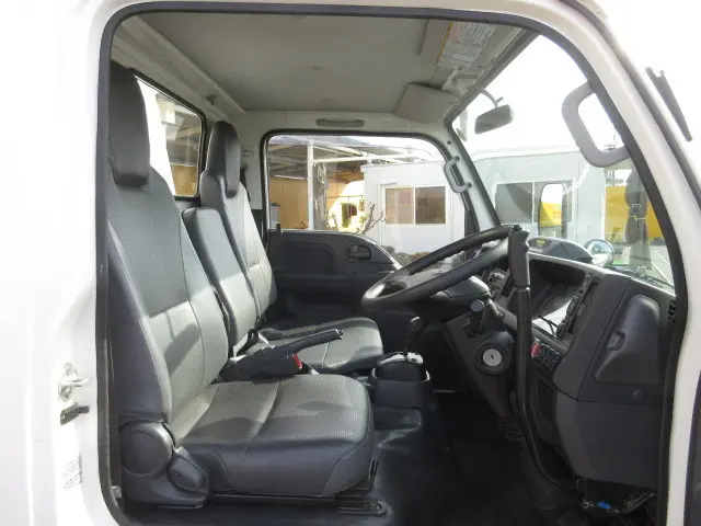 いすゞ エルフ 2RG-NJR88AN(2WD)の写真21