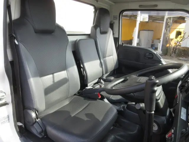 いすゞ エルフ 2RG-NJR88AN(2WD)の写真22