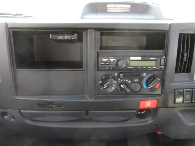 いすゞ エルフ 2RG-NJR88AN(2WD)の写真24