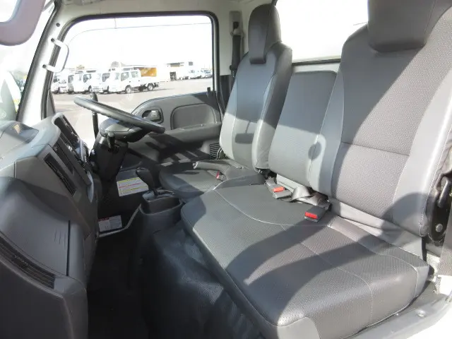 いすゞ エルフ 2RG-NJR88AN(2WD)の写真27