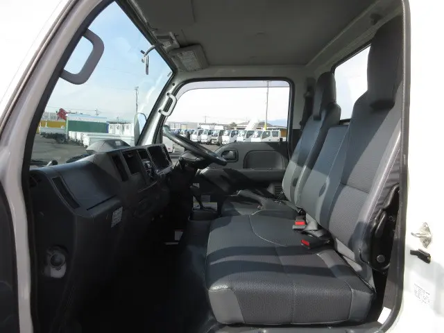 いすゞ エルフ 2RG-NJR88AN(2WD)の写真28