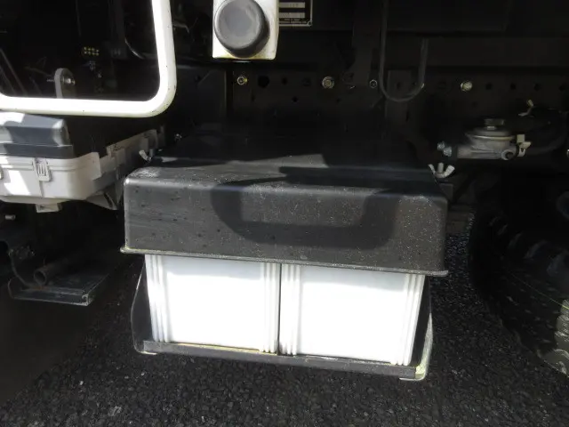 いすゞ エルフ 2RG-NJR88AN(2WD)の写真46