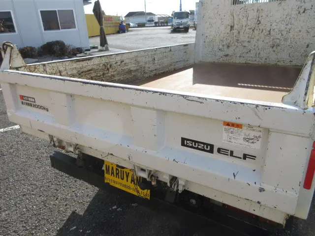 いすゞ エルフ 2RG-NJR88AN(2WD)の写真50