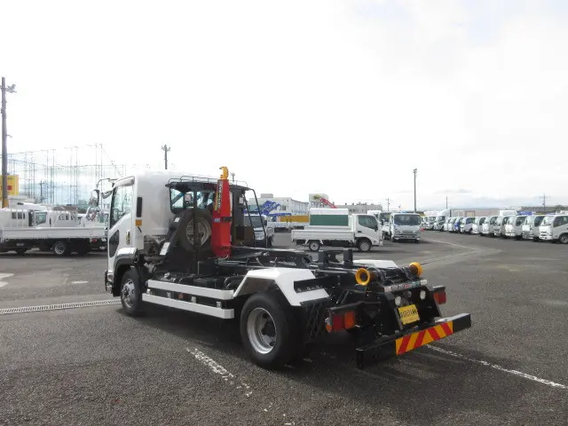 いすゞ フォワード 2RG-FRR90S2(2WD)の写真3