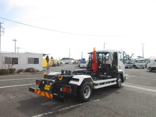 いすゞ フォワード 2RG-FRR90S2(2WD)の写真4