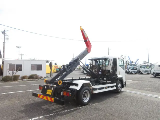 いすゞ フォワード 2RG-FRR90S2(2WD)の写真11