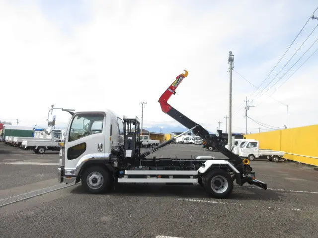 いすゞ フォワード 2RG-FRR90S2(2WD)の写真12