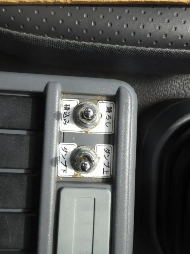 いすゞ フォワード 2RG-FRR90S2(2WD)の写真31