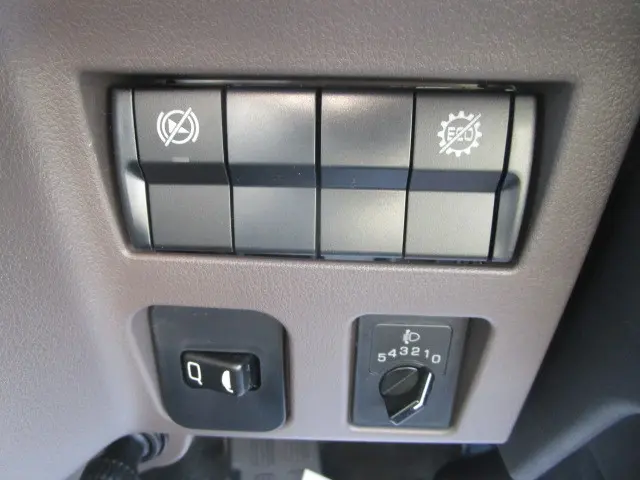三菱 キャンター 2RG-FBA20(2WD)の写真12