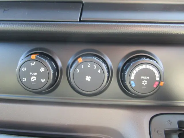 三菱 キャンター 2RG-FBA20(2WD)の写真13