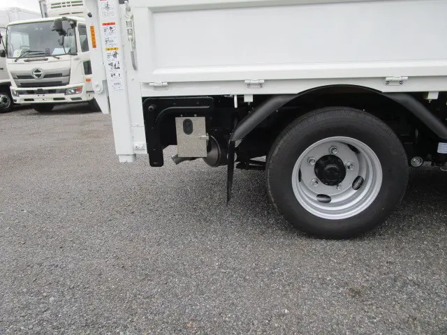 三菱 キャンター 2RG-FBA20(2WD)の写真36