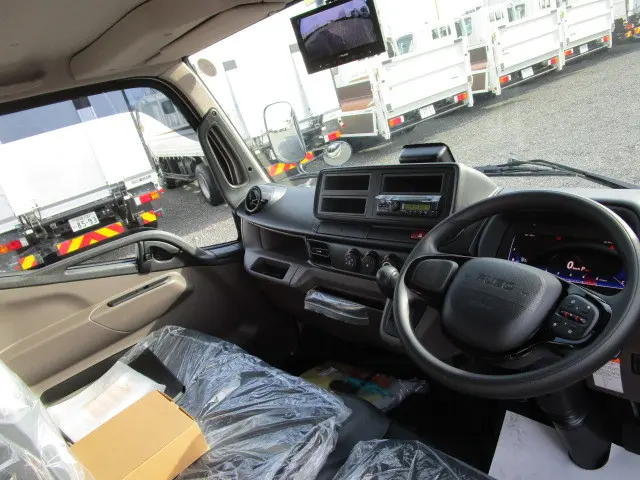 三菱 キャンター 2RG-FBA20(2WD)の写真8