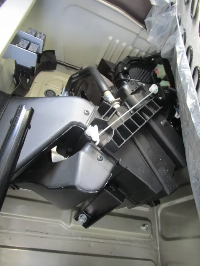 三菱 キャンター 2RG-FBA20(2WD)の写真24