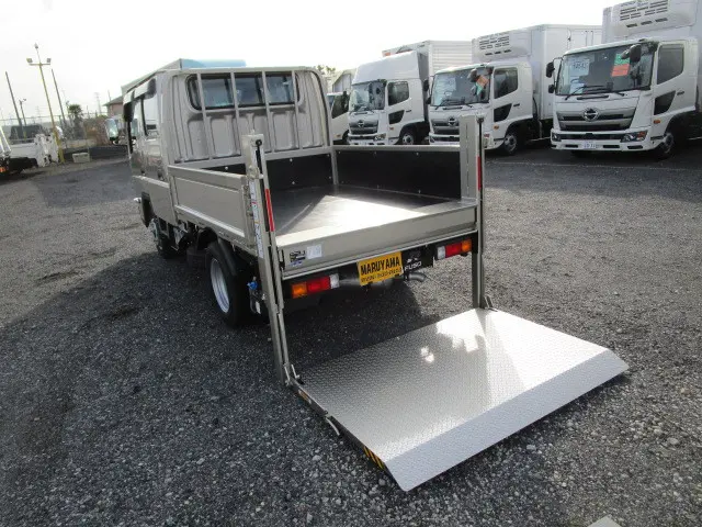 三菱 キャンター 2RG-FBA20(2WD)の写真8