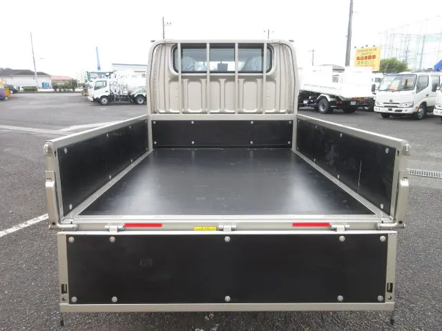 三菱 キャンター 2RG-FBA20(2WD)の写真8