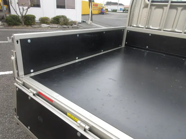 三菱 キャンター 2RG-FBA20(2WD)の写真9