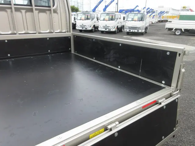 三菱 キャンター 2RG-FBA20(2WD)の写真10