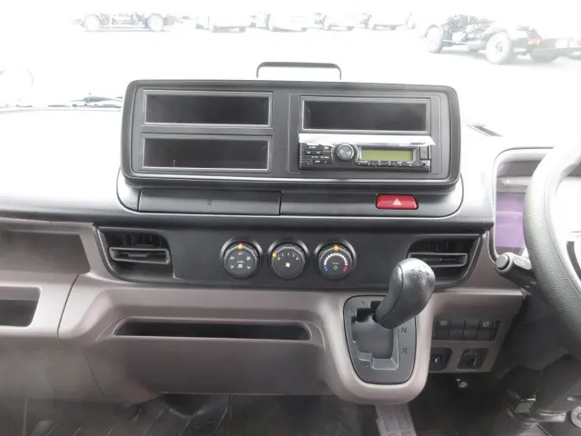 三菱 キャンター 2RG-FBA20(2WD)の写真16