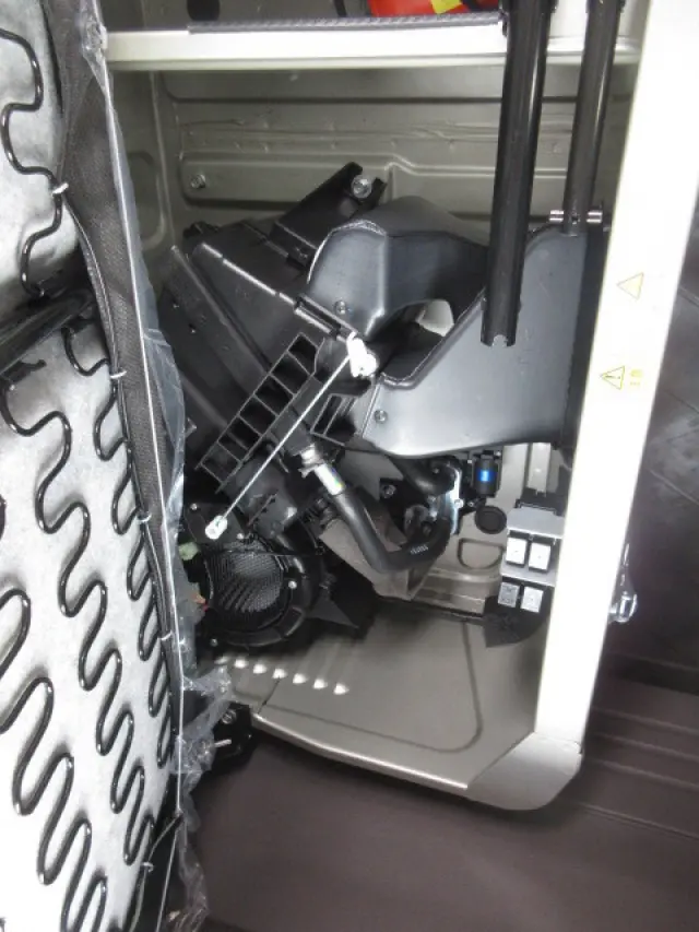 三菱 キャンター 2RG-FBA20(2WD)の写真31