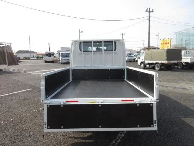 三菱 キャンター 2RG-FBA20(2WD)の写真8