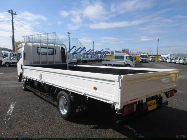 いすゞ エルフ 2RG-NPR88AR(2WD)の写真3