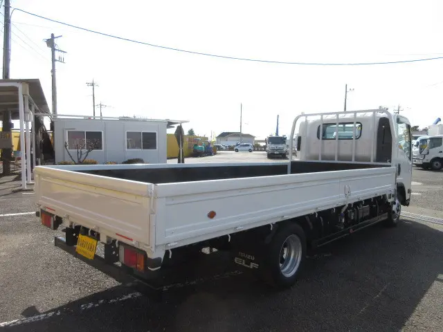 いすゞ エルフ 2RG-NPR88AR(2WD)の写真4