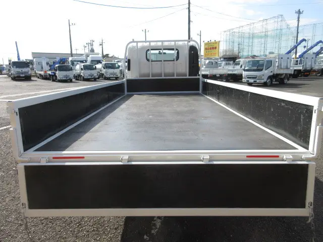 いすゞ エルフ 2RG-NPR88AR(2WD)の写真8