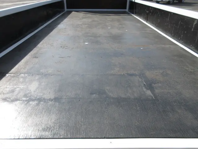 いすゞ エルフ 2RG-NPR88AR(2WD)の写真9