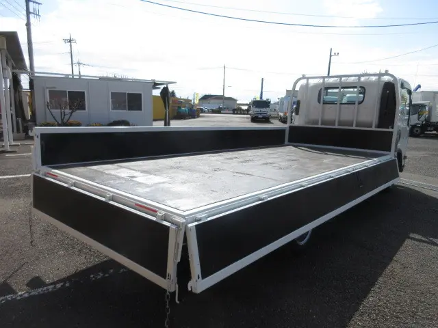 いすゞ エルフ 2RG-NPR88AR(2WD)の写真11