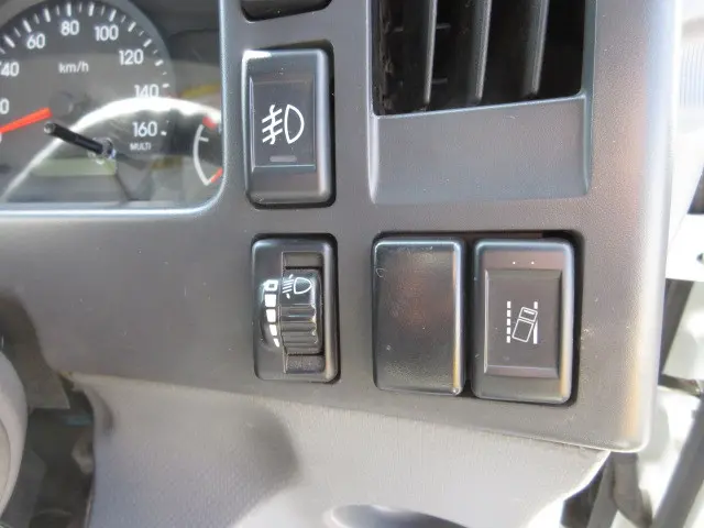 いすゞ エルフ 2RG-NPR88AR(2WD)の写真17
