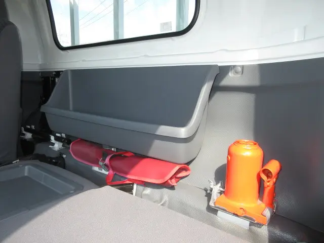 いすゞ エルフ 2RG-NPR88AR(2WD)の写真25