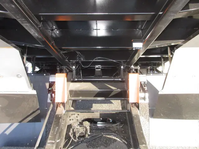 日野 プロフィア 2DG-FS1AJE(6x4)の写真18