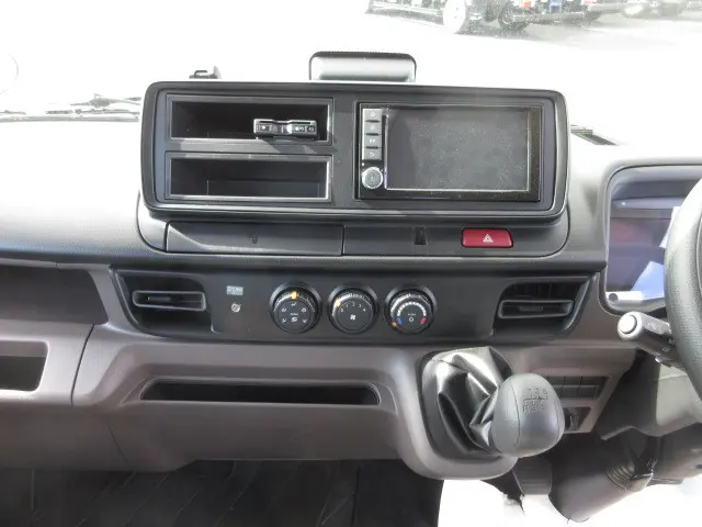 三菱 キャンター 2RG-FEAV0(2WD)の写真16