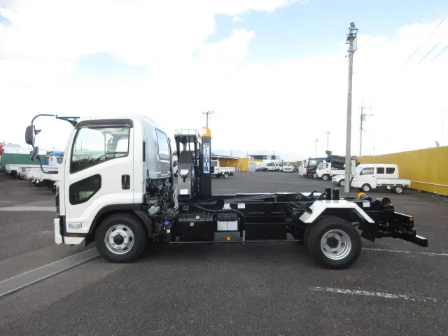 いすゞ フォワード 2RG-FRR90S4(2WD)の写真5