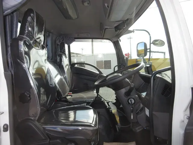 いすゞ フォワード 2RG-FRR90S4(2WD)の写真24