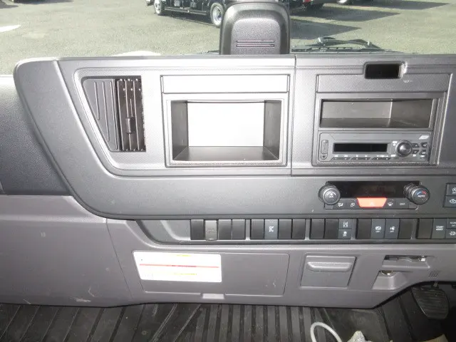 いすゞ フォワード 2RG-FRR90S4(2WD)の写真26