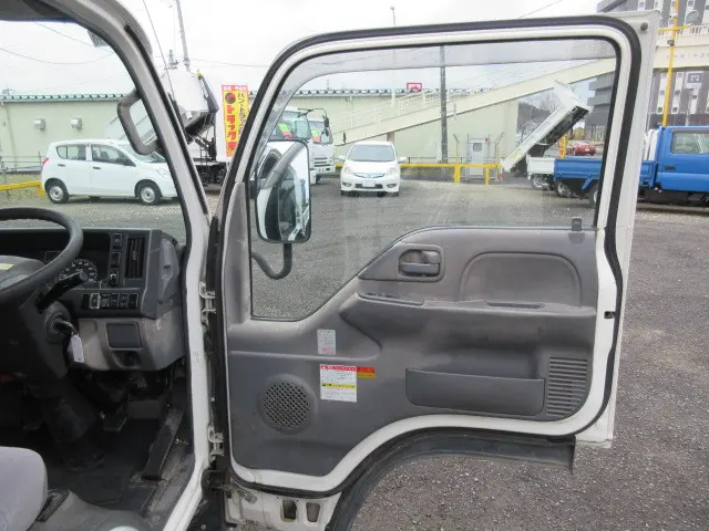 いすゞ エルフ TPG-NJR85A(2WD)の写真13