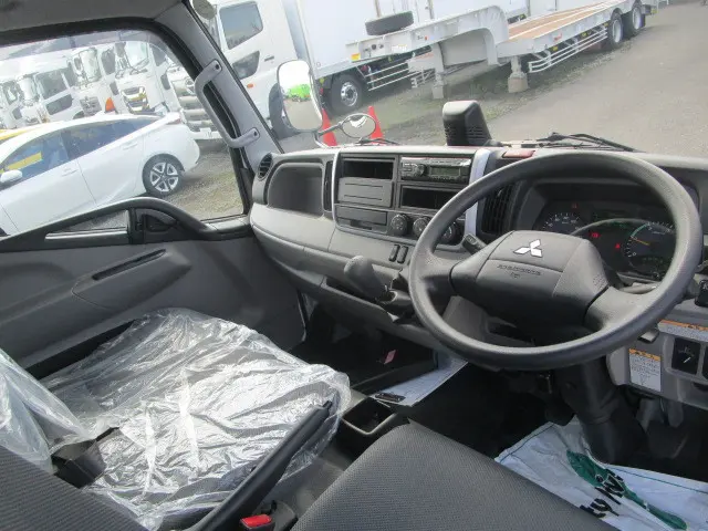 三菱 キャンター 2RG-FBA60(2WD)の写真9